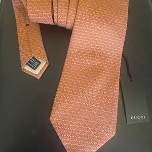 NWT Vintage Gucci Men's Tie in Orange with White Pattern